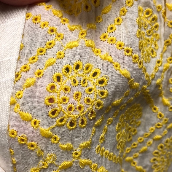 Lucky brand embroidered top. Medium - Picture 4 of 4